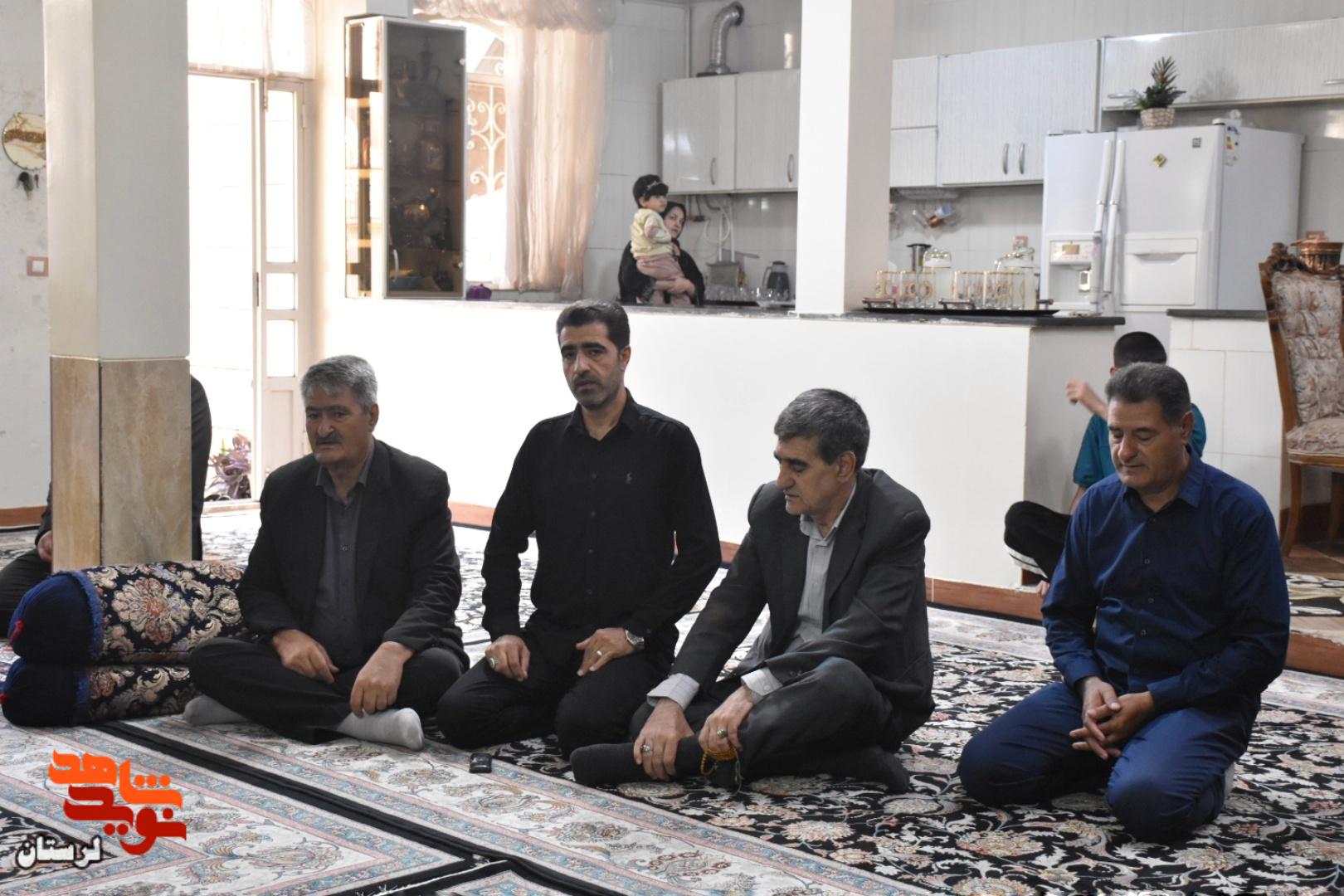 دیدار با خانواده جمعی از شهدای والامقام در خرمآباد به مناسبت گرامیداشت هفته دفاع مقدس دیدار با خانواده جمعی از شهدای والامقام در خرمآباد به مناسبت گرامیداشت هفته دفاع مقدس