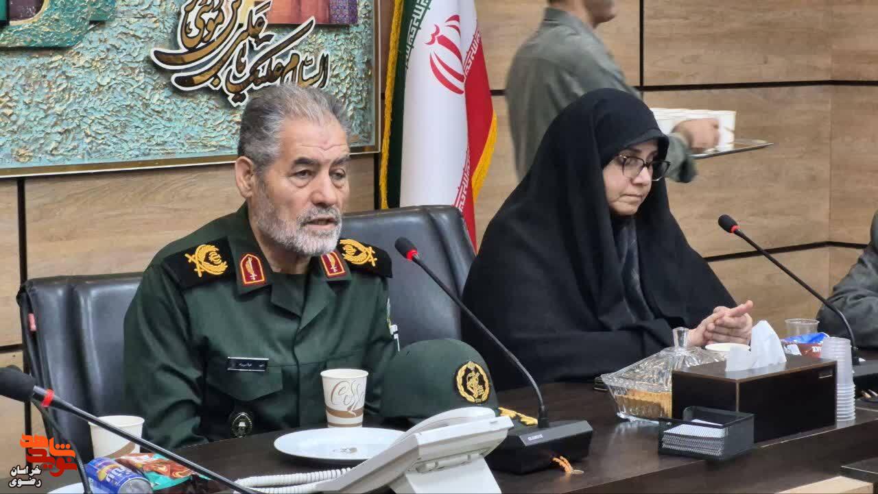 تجلیل از خانواده شهدای فرمانده در مشهد مقدس برگزار شد تجلیل از خانواده شهدای فرمانده در مشهد مقدس برگزار شد