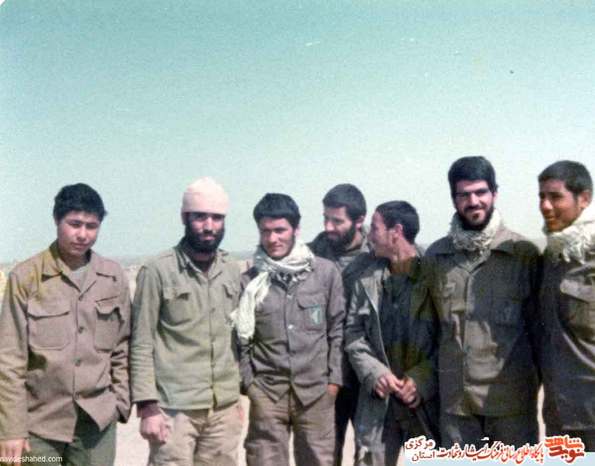 رزمندگان اراک - منطقه جنگی اهواز سال 1361
نفر سوم از چپ:شهید عین اله غیاث آبادی