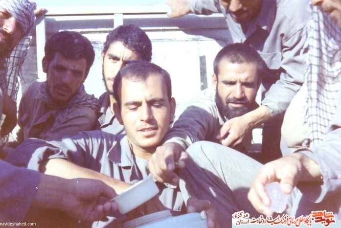از چپ: ذبیح اله آخوندی - مجتبی مختاری - شهید محمود حسینخانی - شهید سعید فرداد - شهید مسلم حیدری