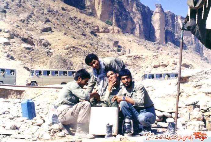 ایستاده: سید محمود میرمحمدی - نشسته از چپ: حسینعلی شعبانی - مرتضی پیرایش - اسماعیل شعبانی 