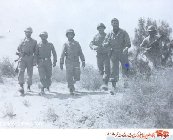 شهید گل محمد کرمی- سمت راست نفر اول